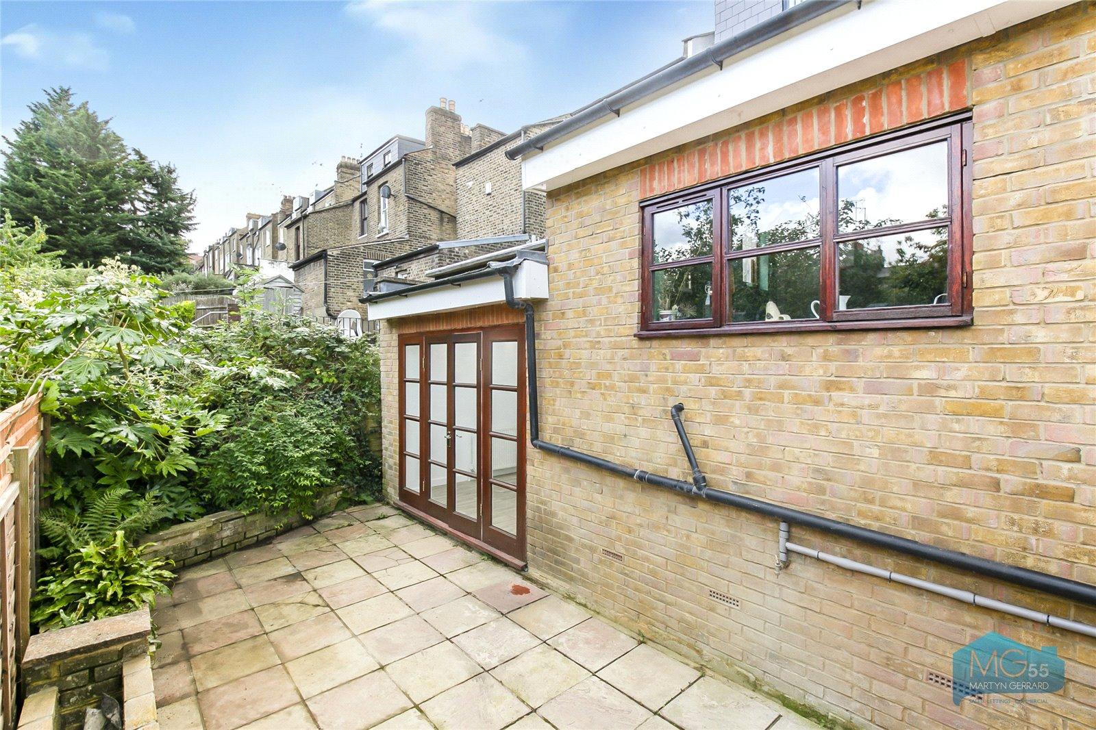 2 bedroom Apartment to rent - Martyn Gerrard