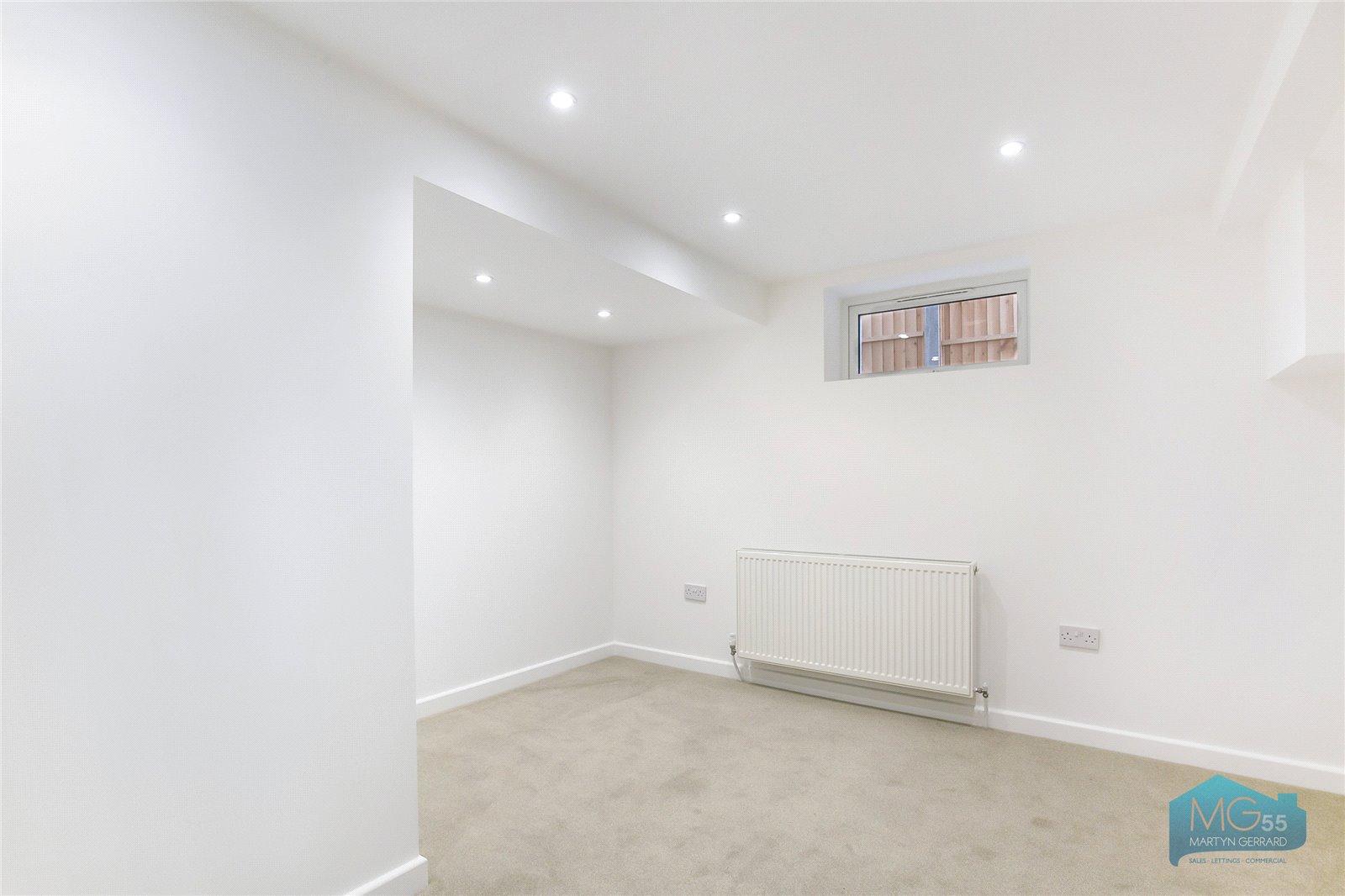 2 bedroom Apartment to rent - Martyn Gerrard