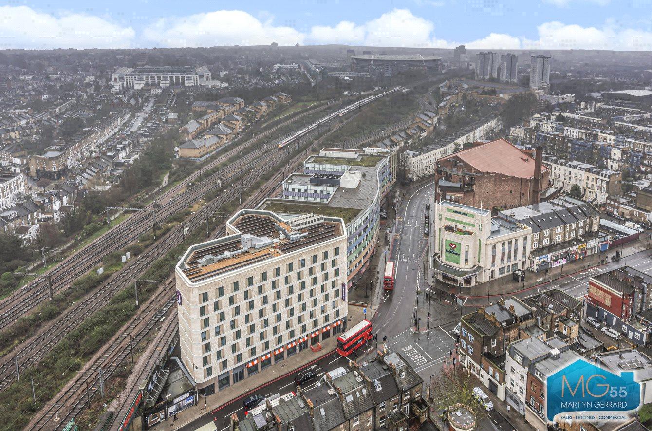 3 bedroom Apartment to rent - Martyn Gerrard