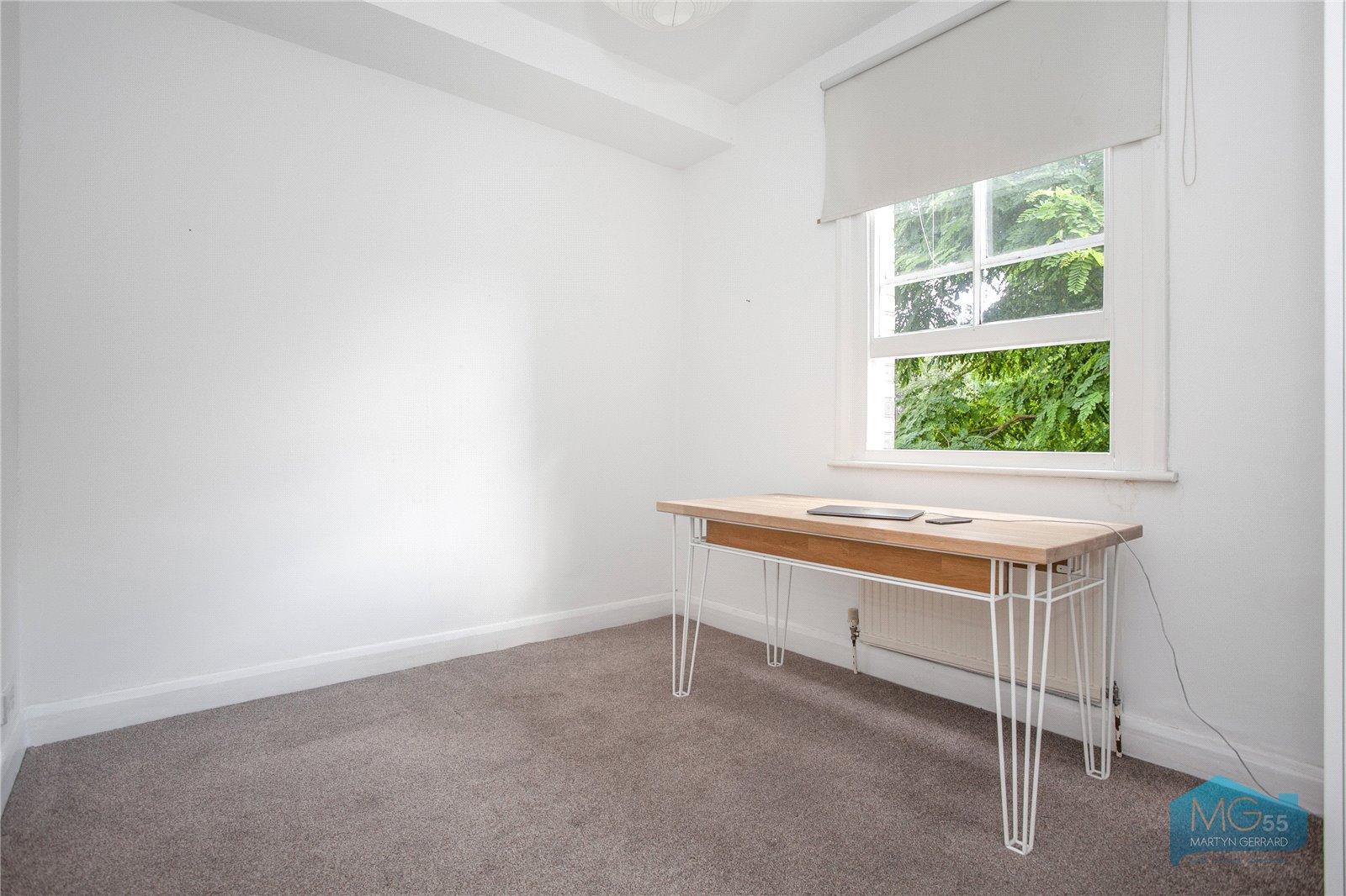 2 bedroom Apartment to rent - Martyn Gerrard