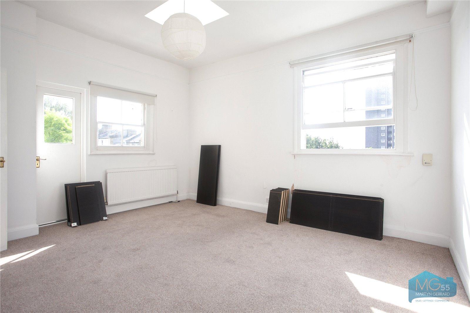 2 bedroom Apartment to rent - Martyn Gerrard