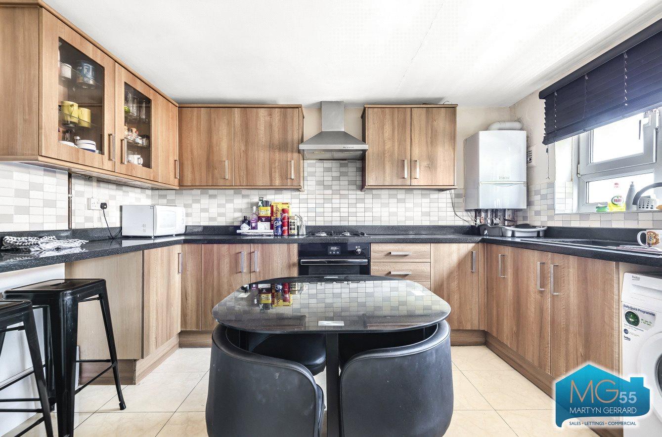 4 bedroom Apartment to rent - Martyn Gerrard