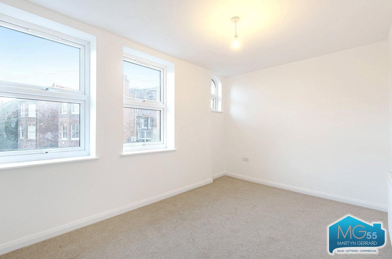 2 bedroom Apartment to rent - Martyn Gerrard