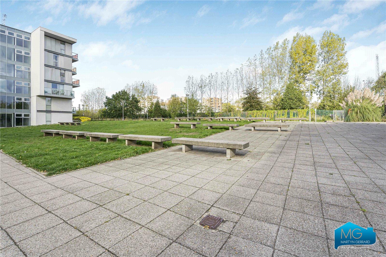 2 bedroom Apartment to rent - Martyn Gerrard