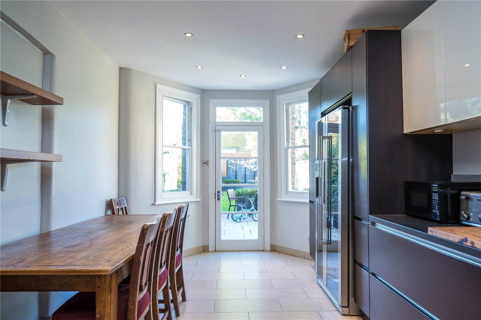4 bedroom Terraced House to rent + ' - Martyn Gerrard