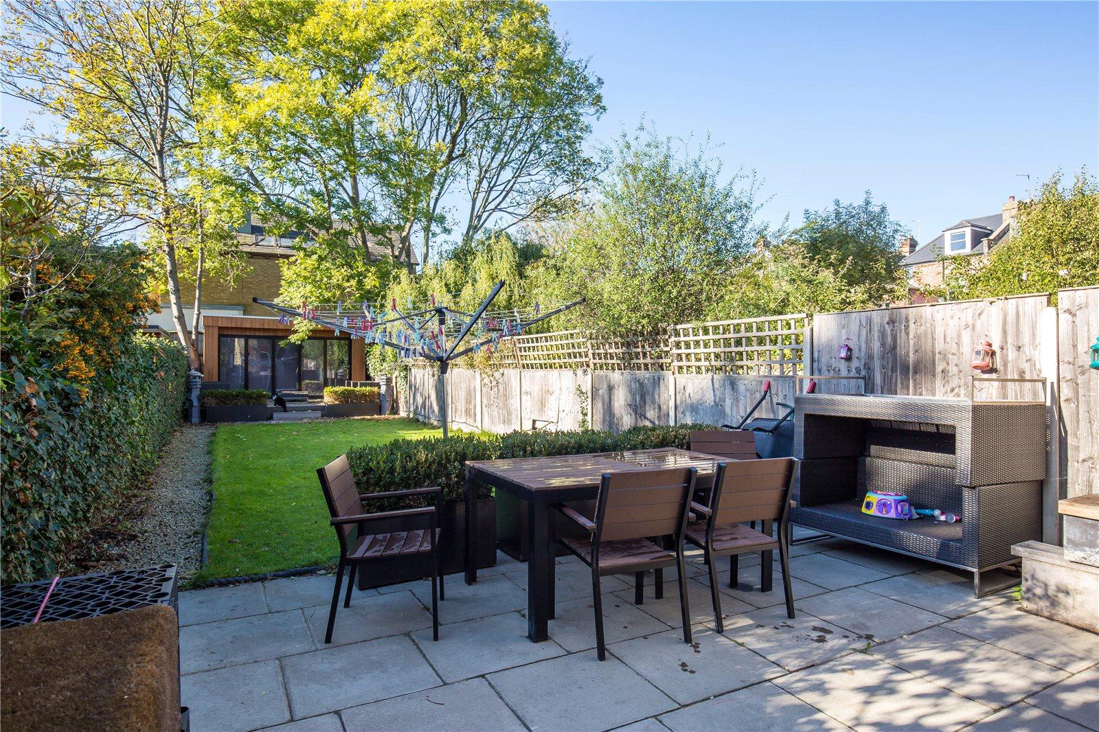 4 bedroom Terraced House to rent - Martyn Gerrard