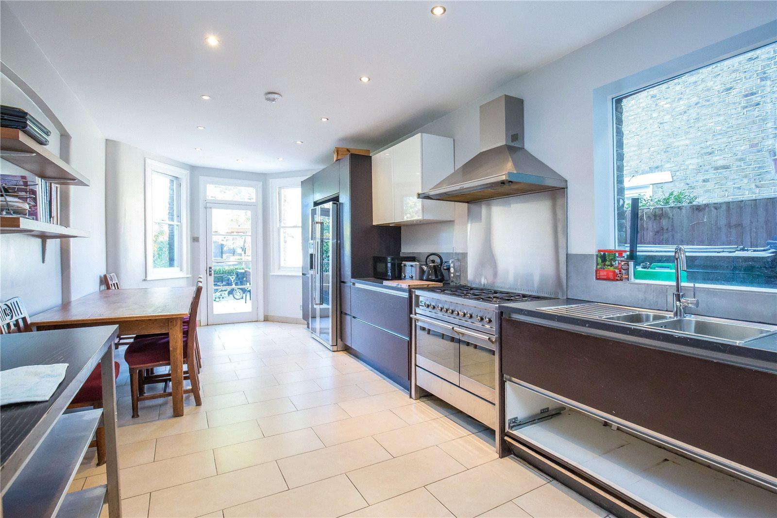 4 bedroom Terraced House to rent - Martyn Gerrard