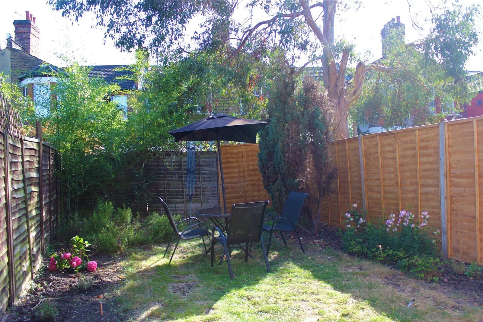 2 bedroom Ground Floor Flat to rent - Martyn Gerrard