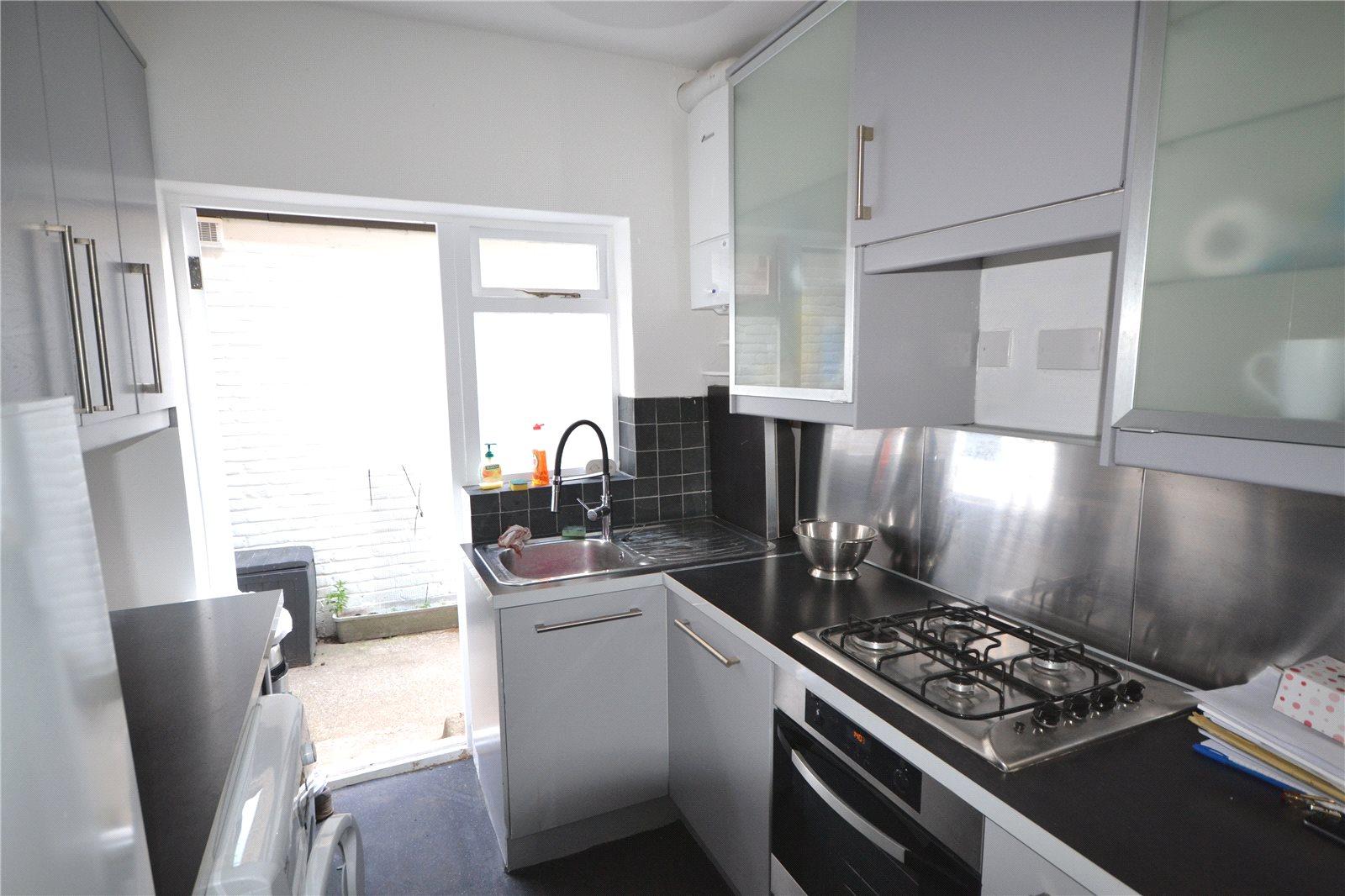 2 bedroom Ground Floor Flat to rent - Martyn Gerrard