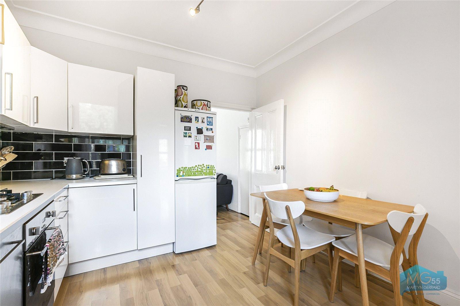 1 bedroom Ground Floor Flat to rent - Martyn Gerrard