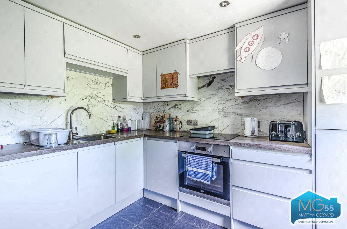 3 bedroom Apartment to rent - Martyn Gerrard