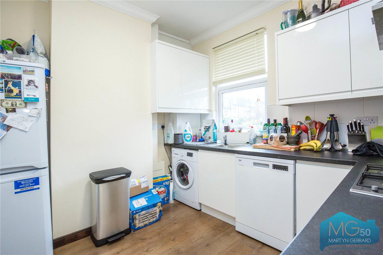 2 bedroom Apartment to rent - Martyn Gerrard