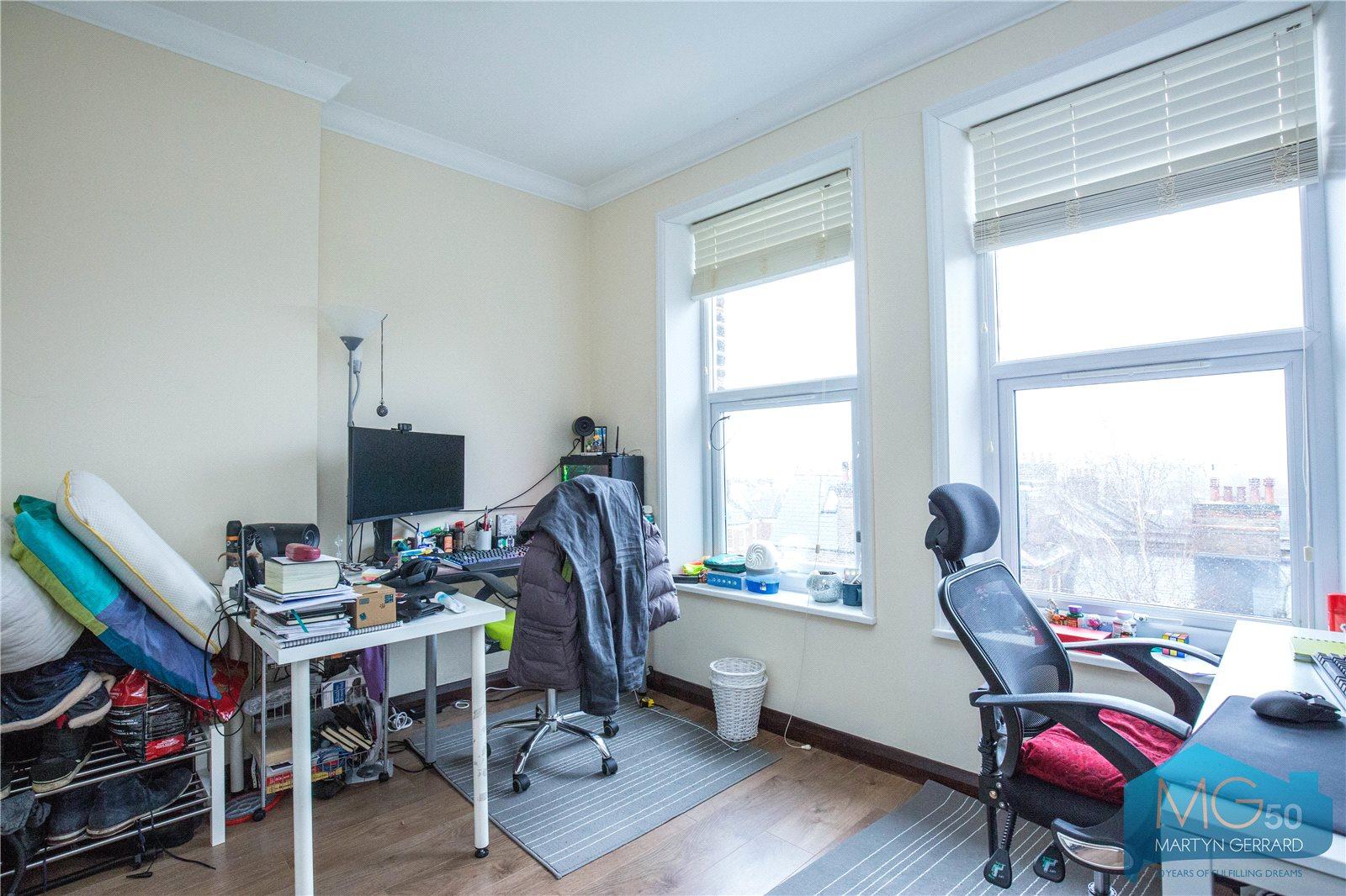 2 bedroom Apartment to rent - Martyn Gerrard
