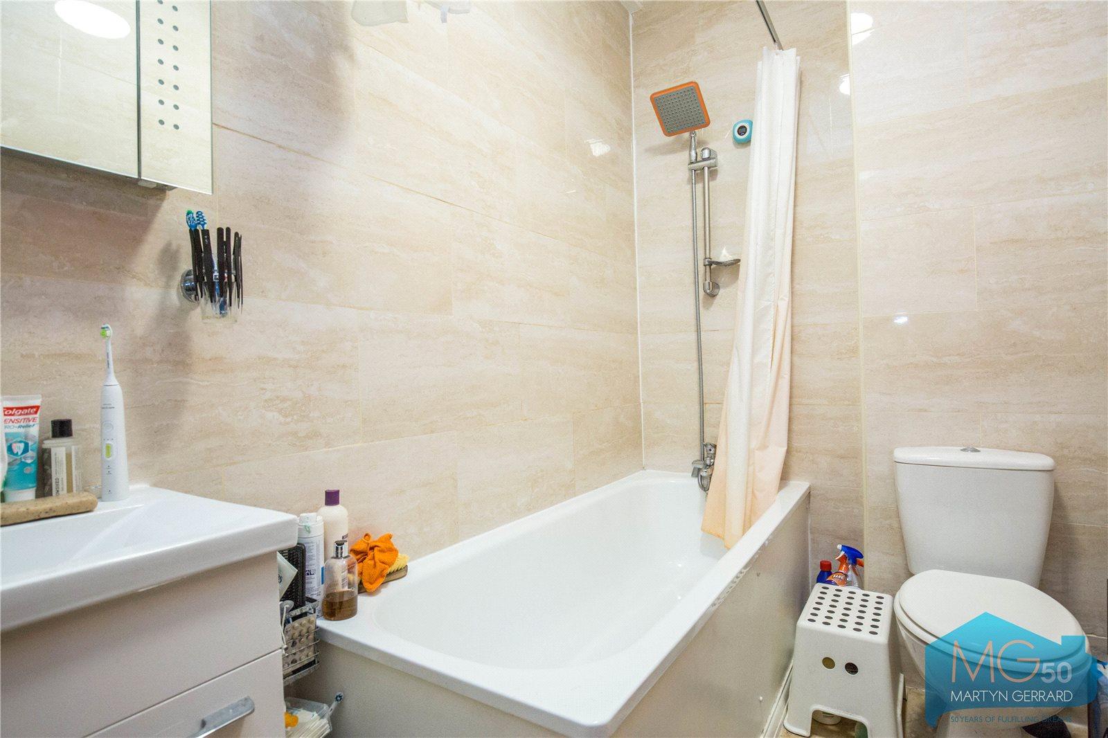 2 bedroom Apartment to rent - Martyn Gerrard