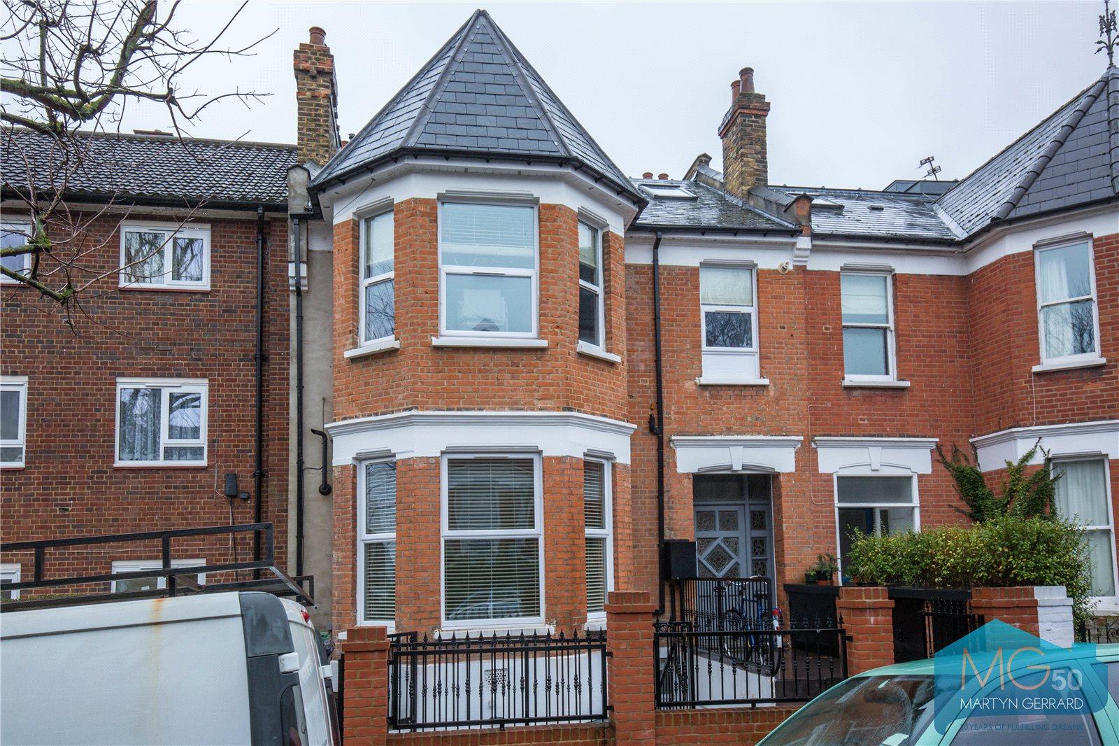 2 bedroom Apartment to rent - Martyn Gerrard