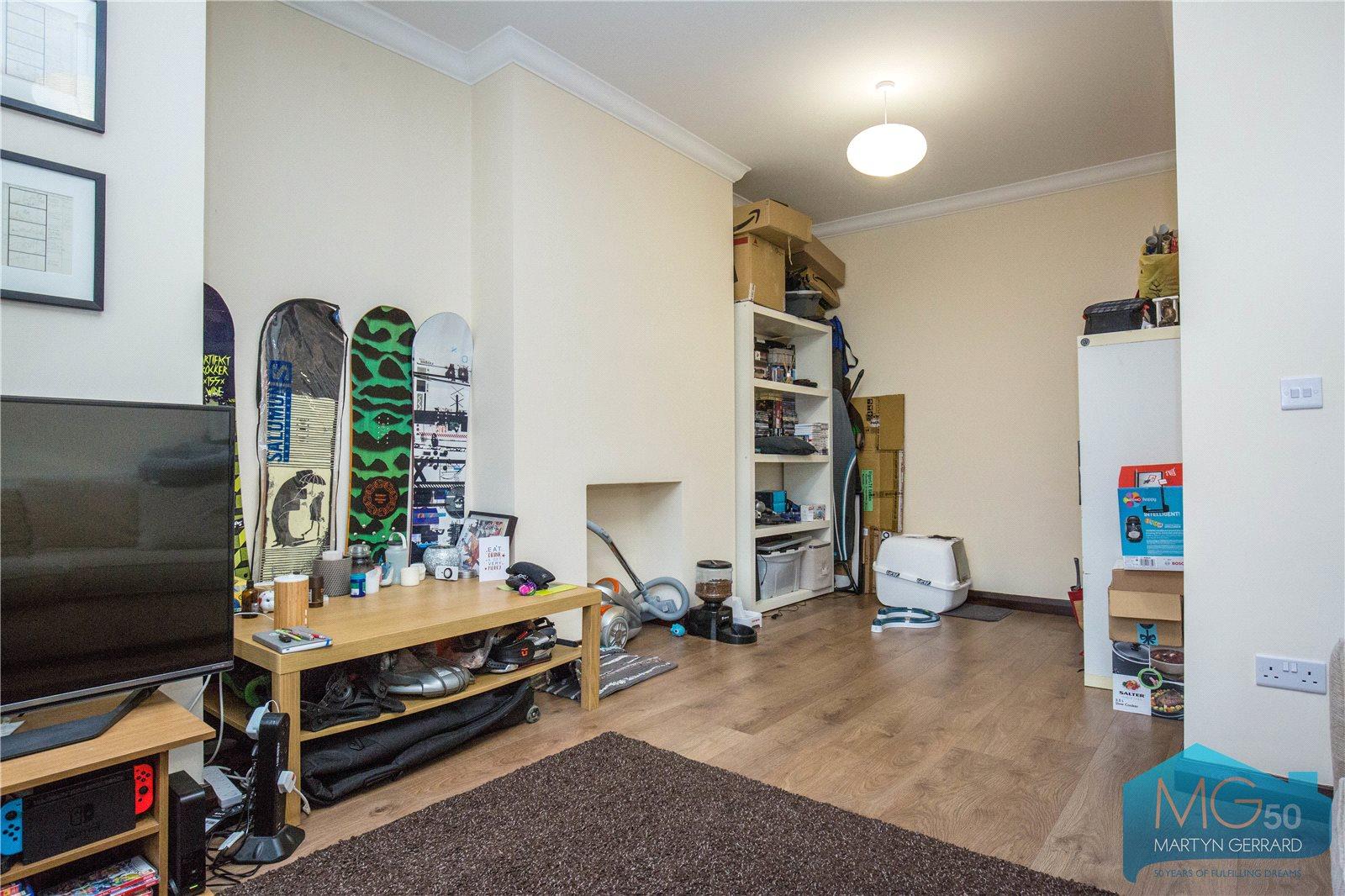 2 bedroom Apartment to rent - Martyn Gerrard