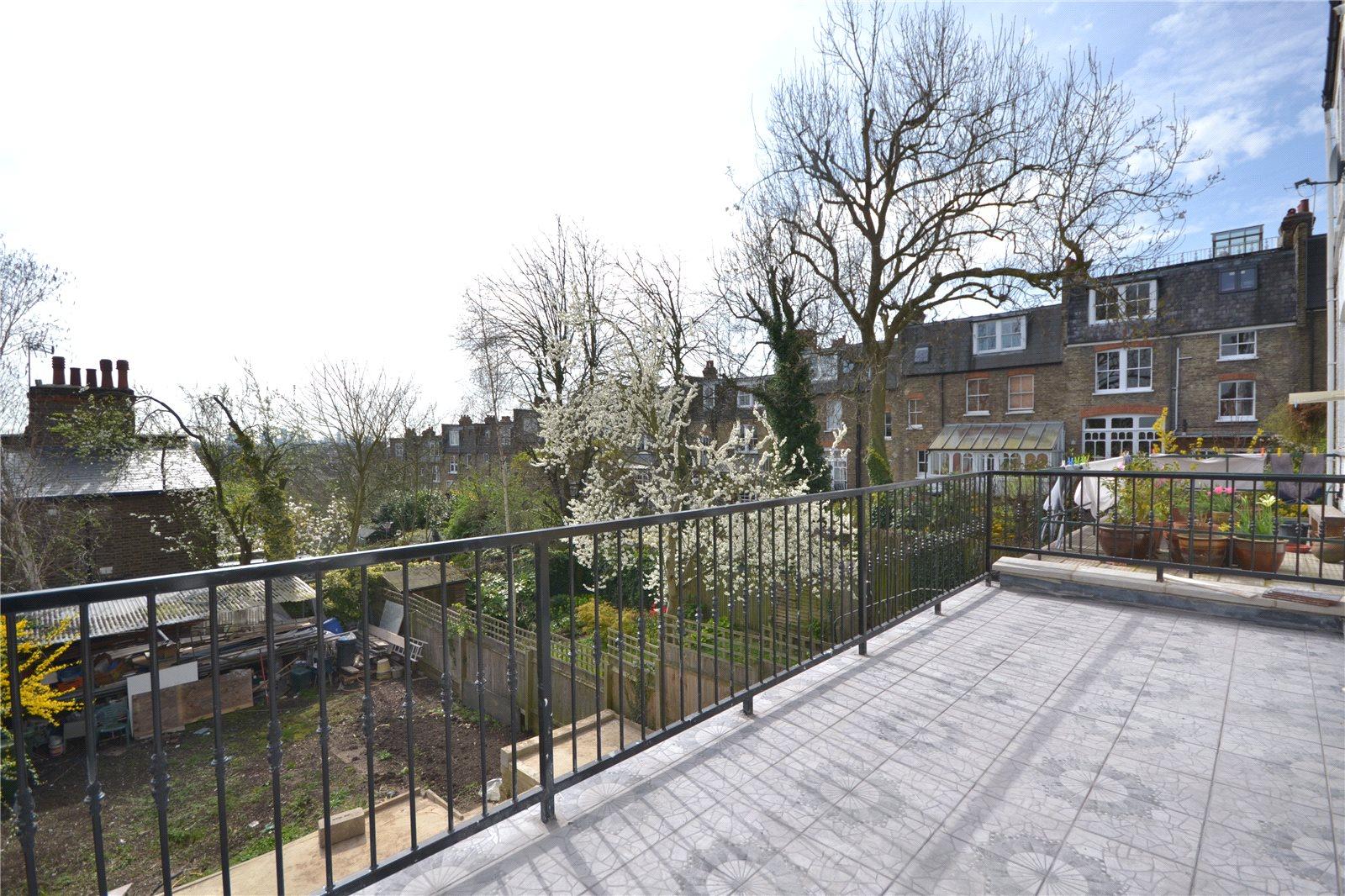 2 bedroom Ground Floor Flat to rent - Martyn Gerrard