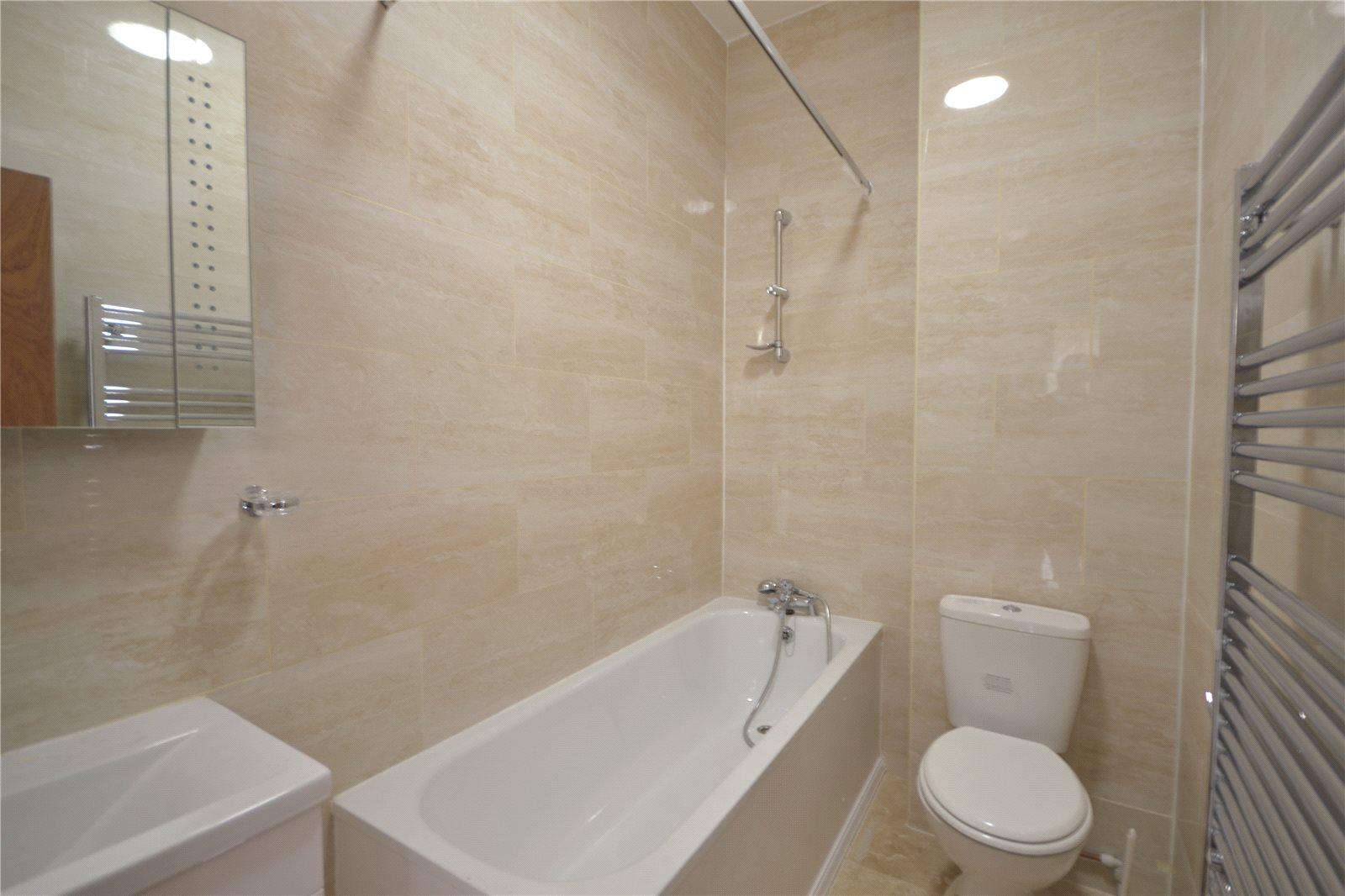 2 bedroom Ground Floor Flat to rent - Martyn Gerrard