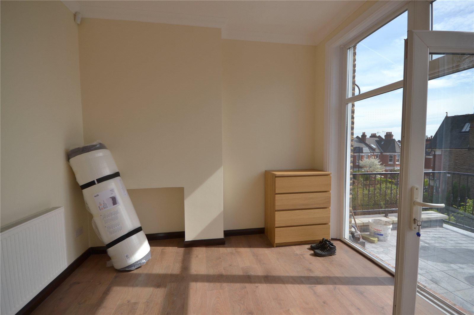 2 bedroom Ground Floor Flat to rent - Martyn Gerrard
