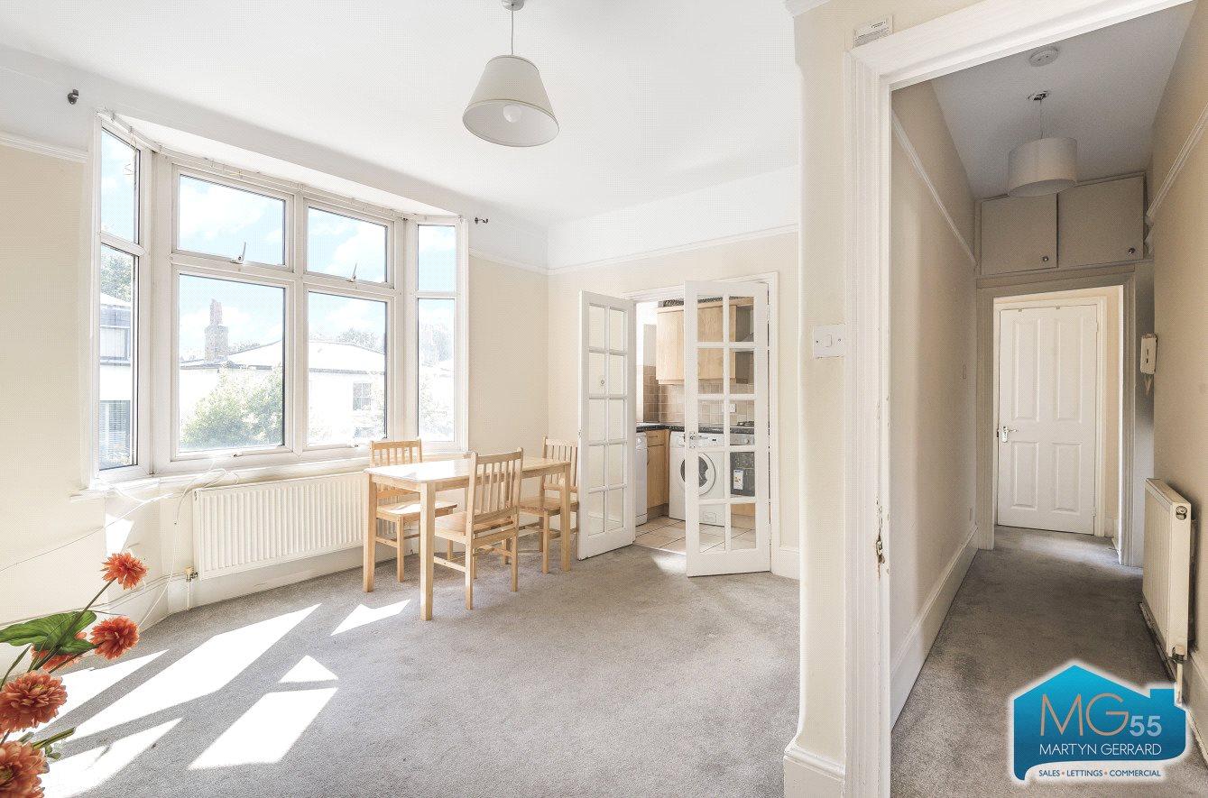 2 bedroom Apartment to rent - Martyn Gerrard