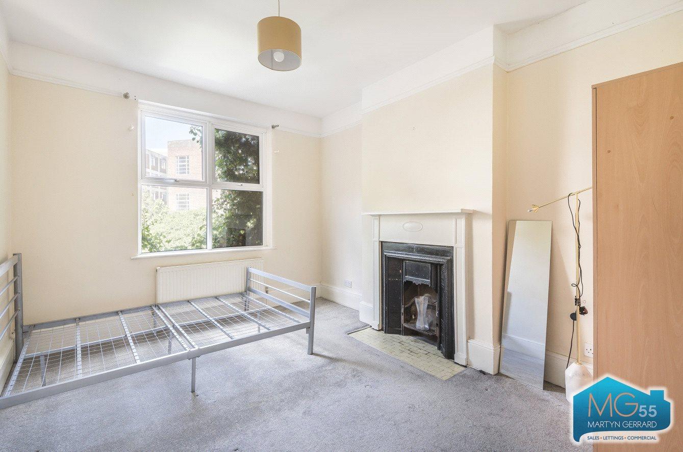 2 bedroom Apartment to rent - Martyn Gerrard