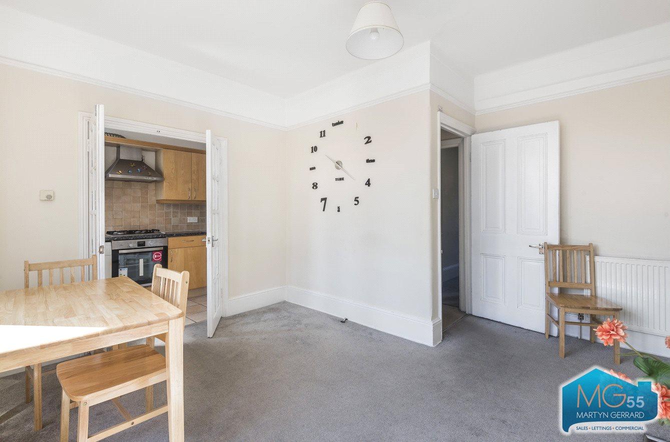 2 bedroom Apartment to rent - Martyn Gerrard