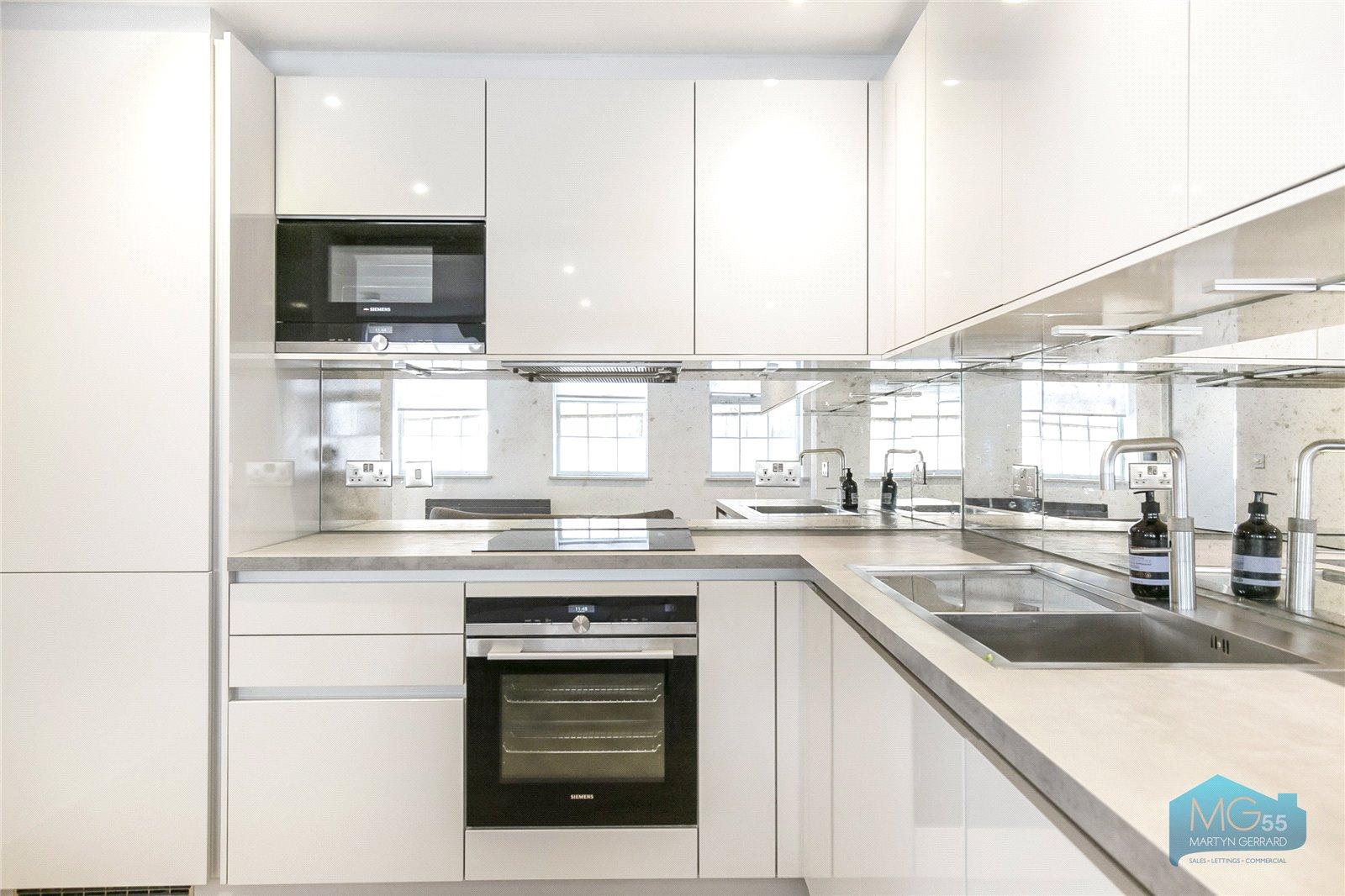 2 bedroom Ground Floor Flat to rent - Martyn Gerrard