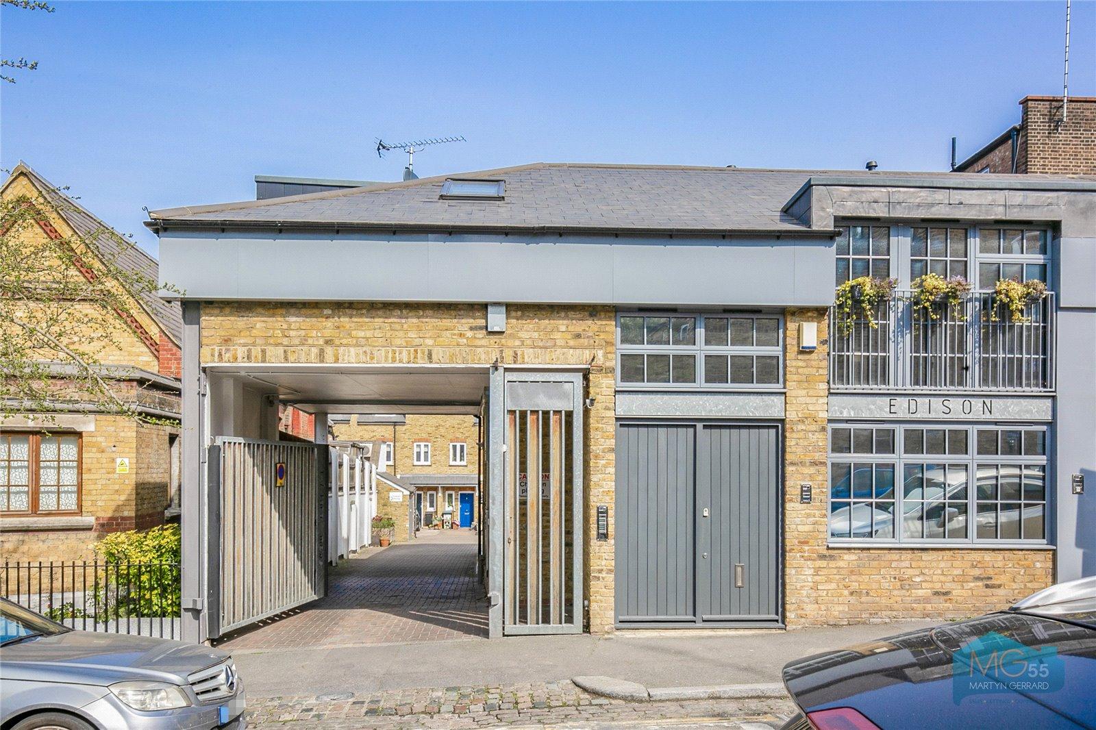 2 bedroom Ground Floor Flat to rent - Martyn Gerrard