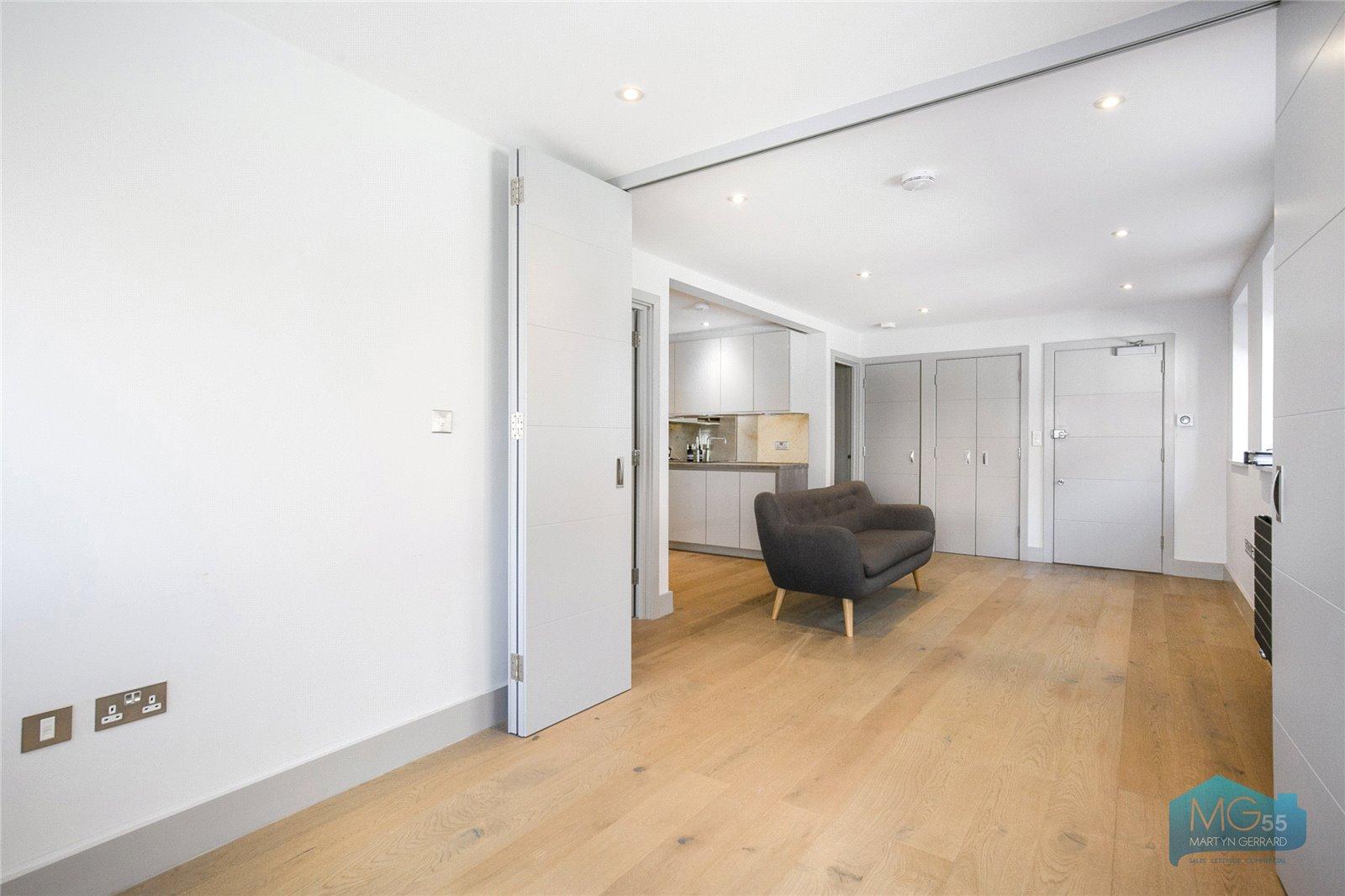 2 bedroom Ground Floor Flat to rent - Martyn Gerrard