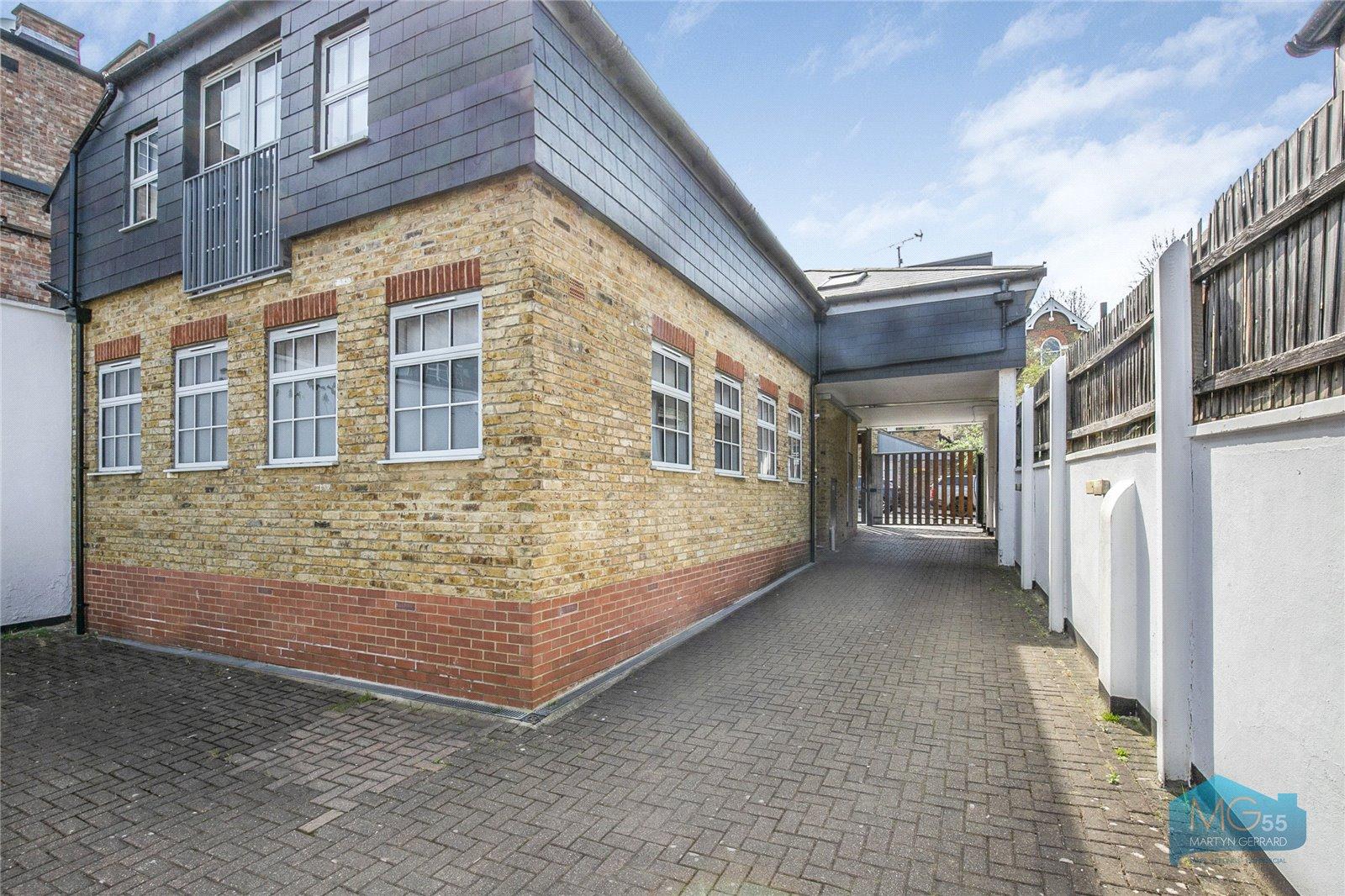 2 bedroom Ground Floor Flat to rent - Martyn Gerrard