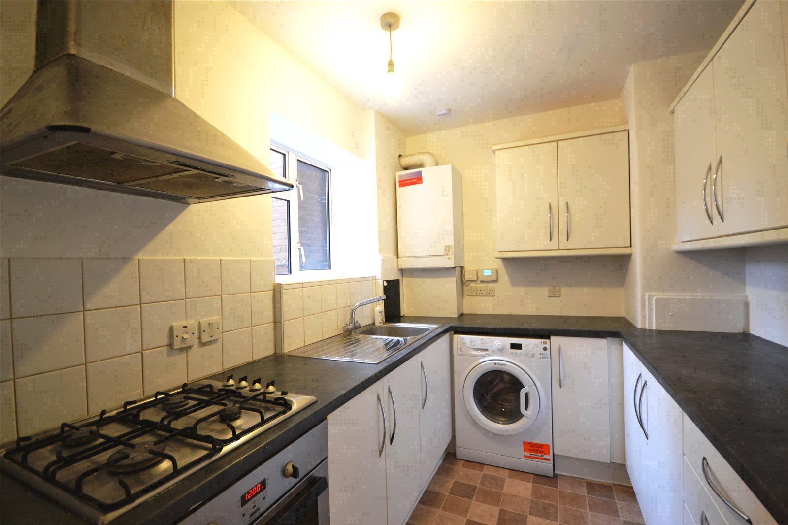 2 bedroom Ground Floor Flat to rent - Martyn Gerrard