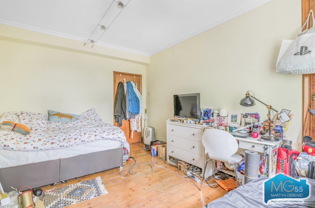 3 bedroom Apartment to rent - Martyn Gerrard