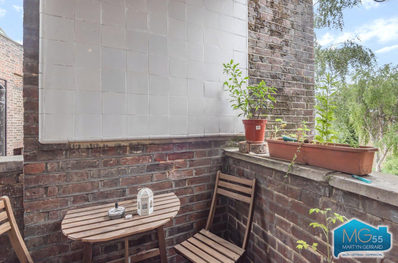 3 bedroom Apartment to rent - Martyn Gerrard