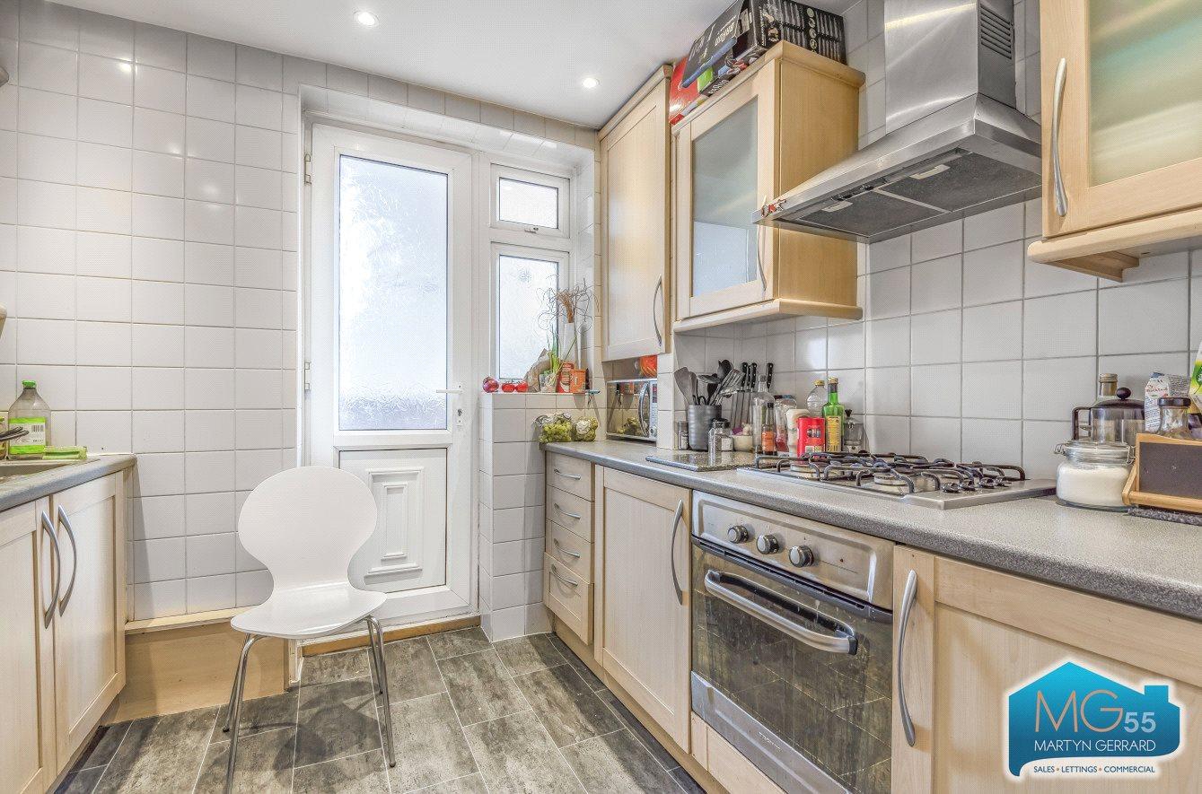 3 bedroom Apartment to rent - Martyn Gerrard