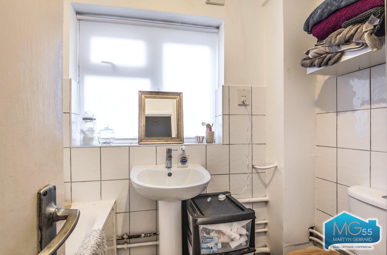 2 bedroom Apartment to rent - Martyn Gerrard