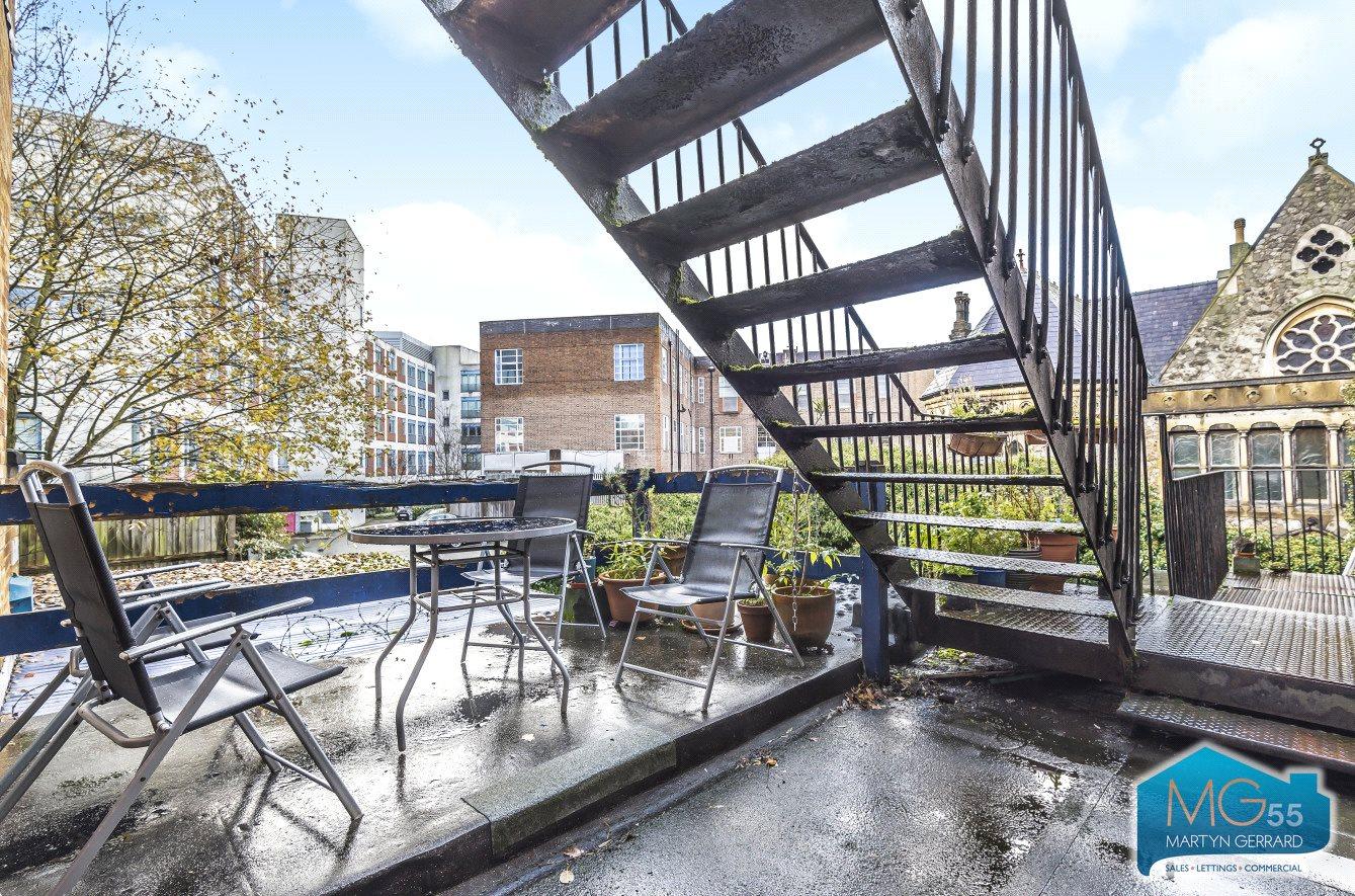 2 bedroom Apartment to rent - Martyn Gerrard