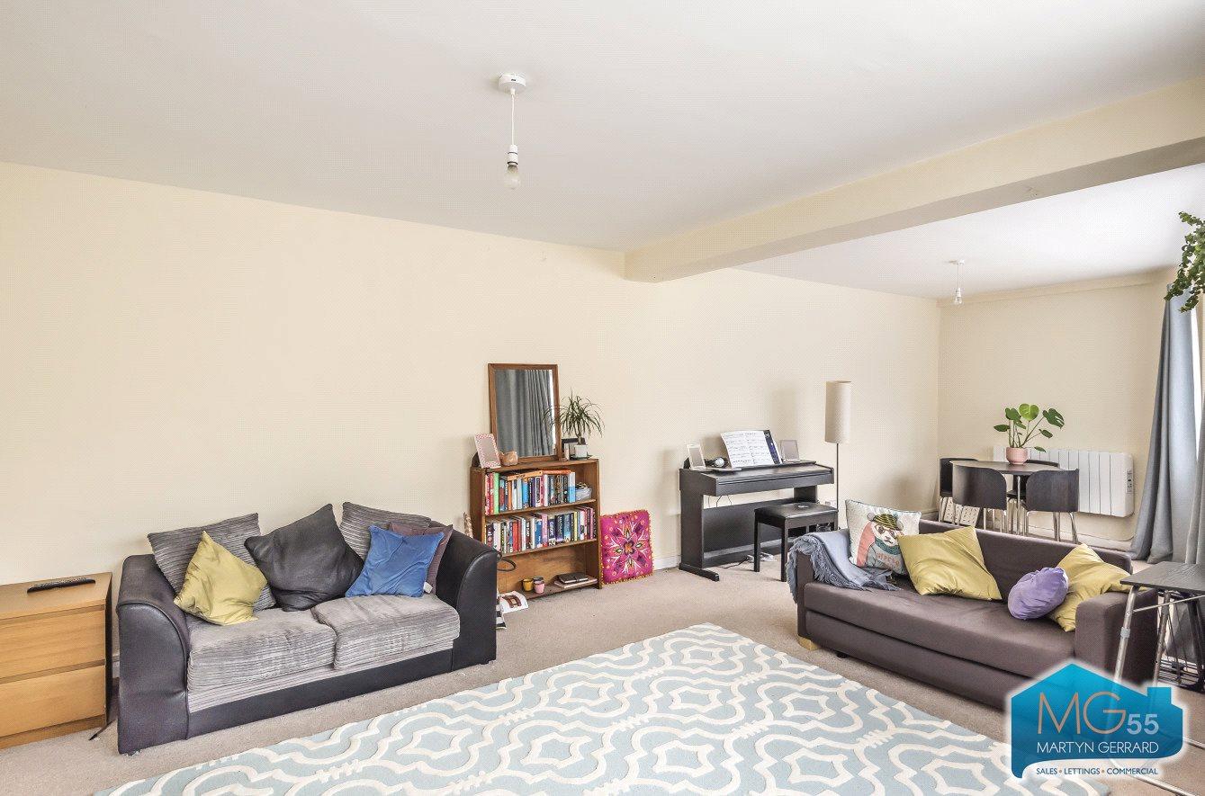 2 bedroom Apartment to rent - Martyn Gerrard