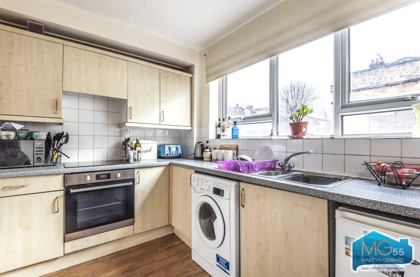 2 bedroom Apartment to rent - Martyn Gerrard