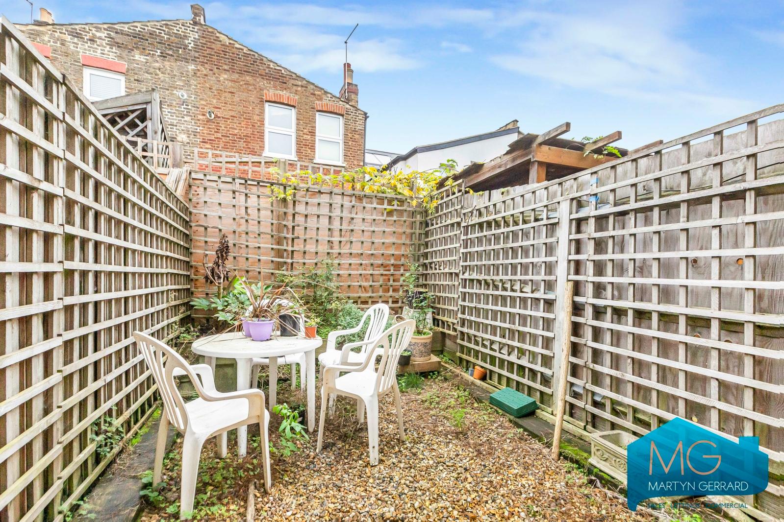 2 bedroom Terraced House to rent - Martyn Gerrard