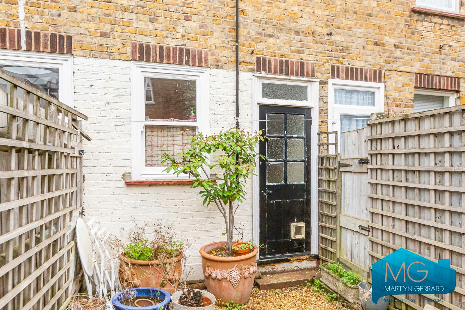 2 bedroom Terraced House to rent - Martyn Gerrard