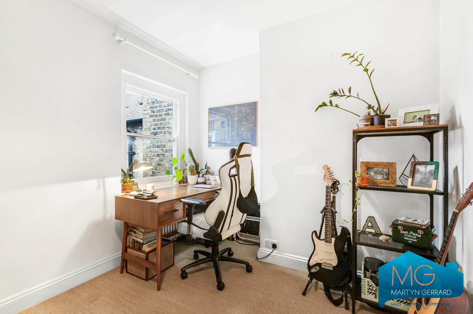 2 bedroom Terraced House to rent - Martyn Gerrard