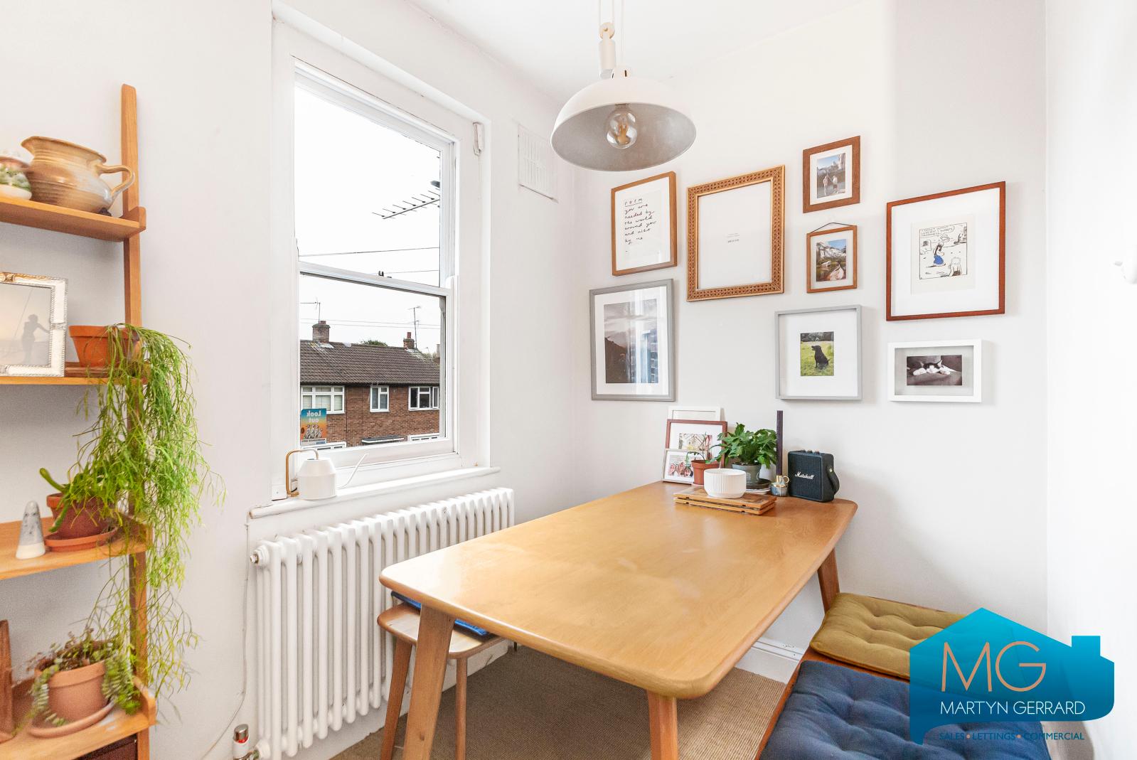 2 bedroom Terraced House to rent - Martyn Gerrard