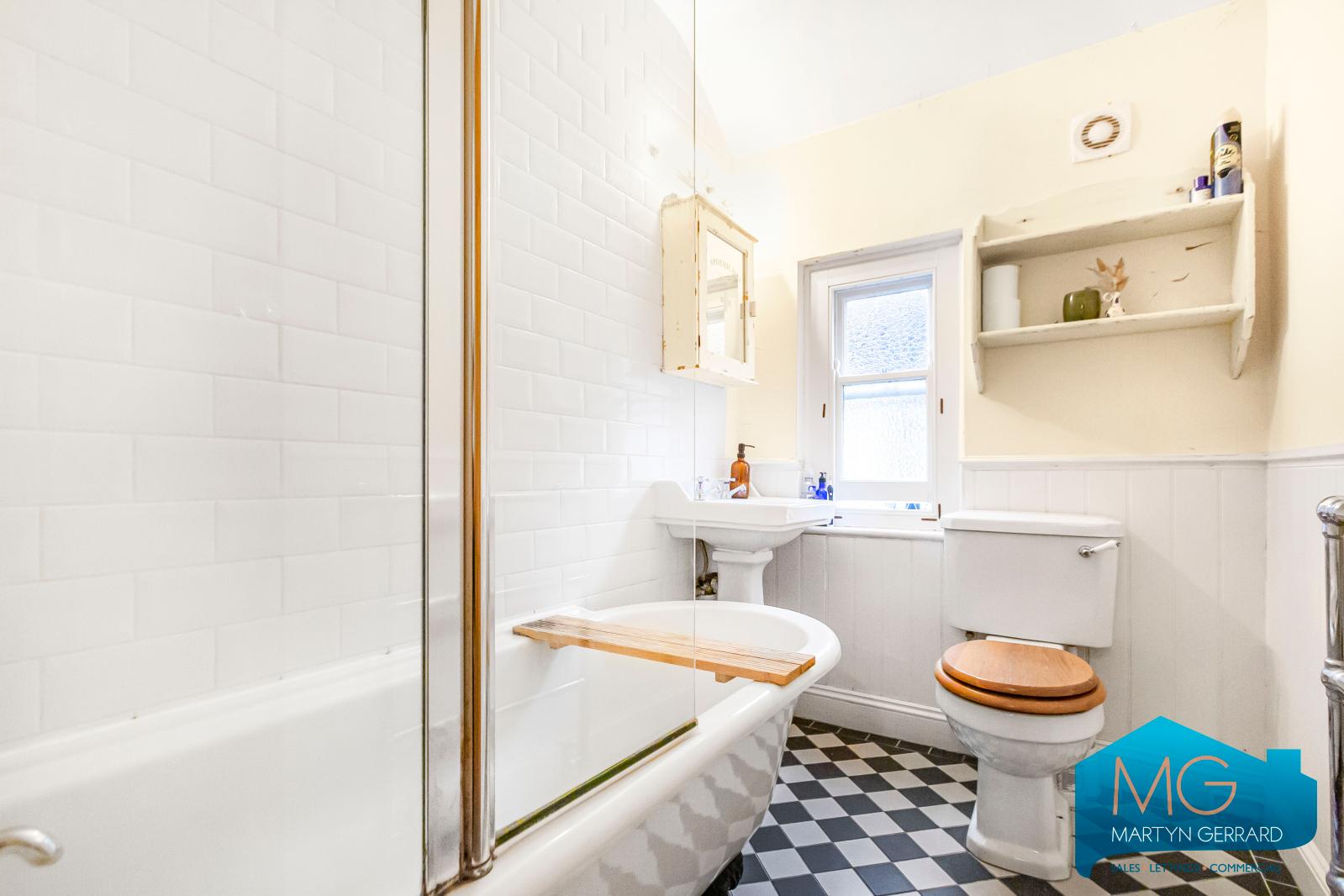 2 bedroom Terraced House to rent - Martyn Gerrard
