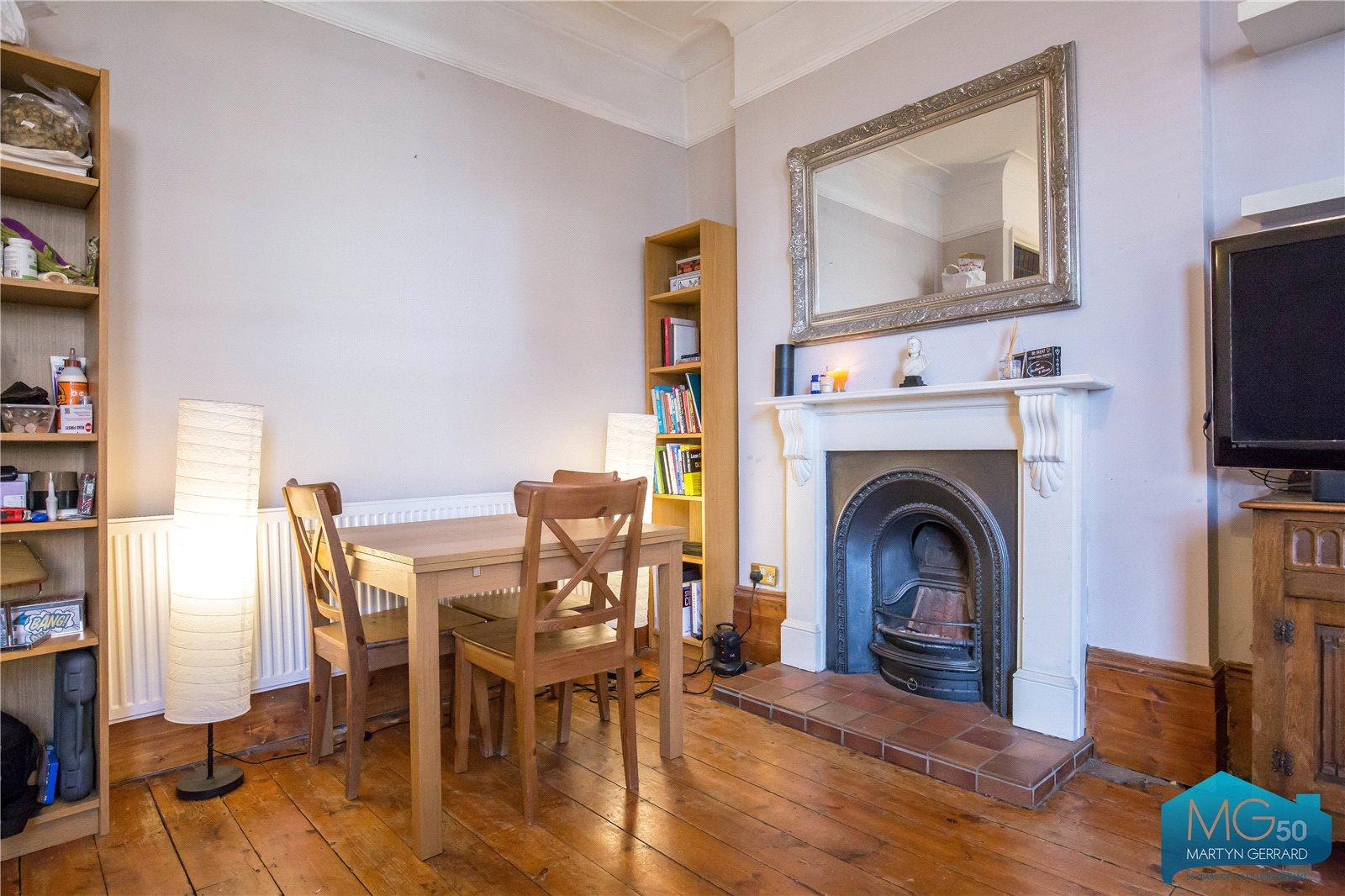 2 bedroom Terraced House to rent - Martyn Gerrard
