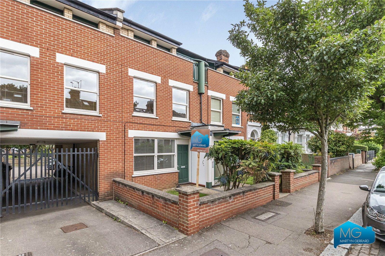1 bedroom Ground Floor Flat to rent - Martyn Gerrard