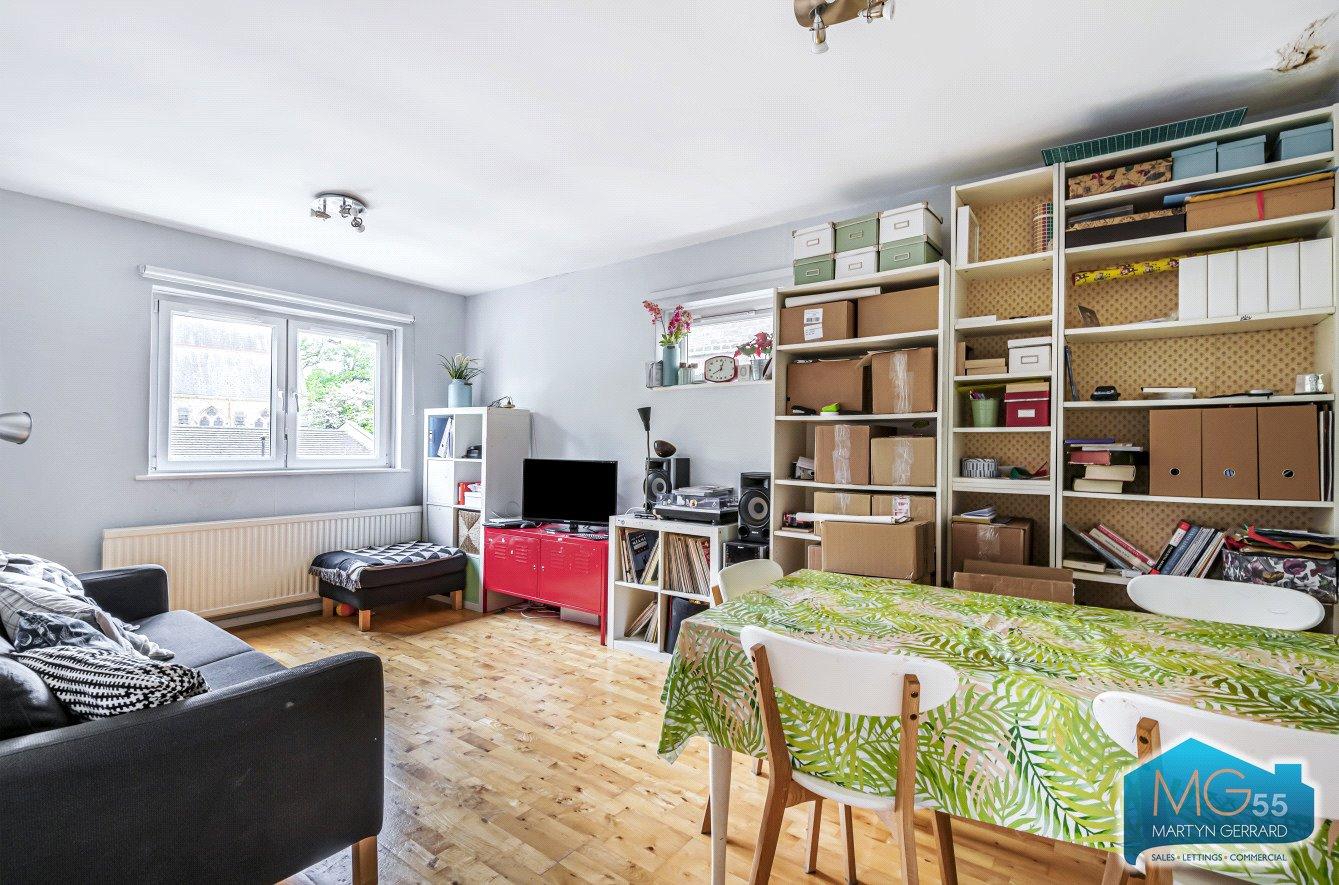 2 bedroom Apartment to rent - Martyn Gerrard