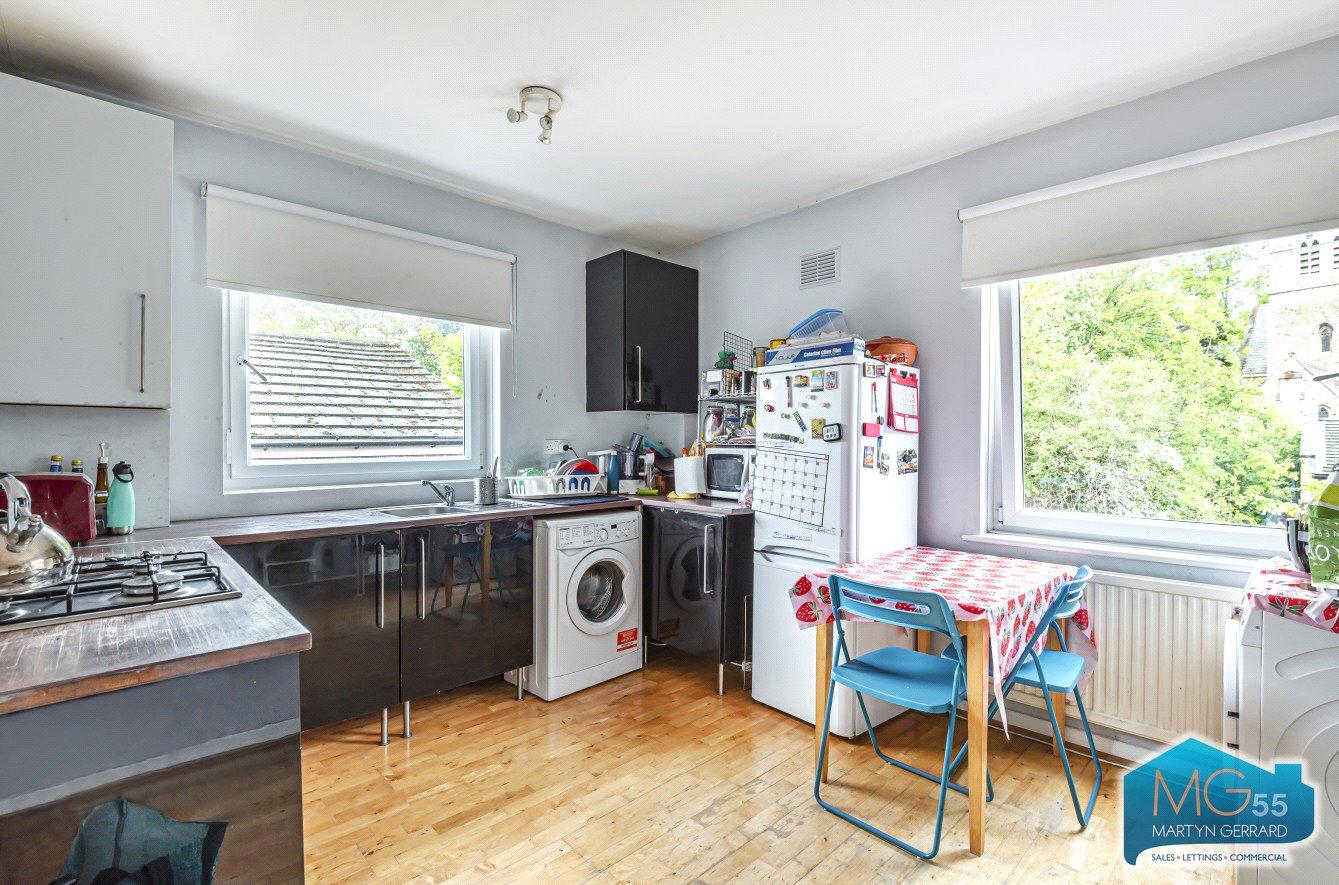2 bedroom Apartment to rent - Martyn Gerrard