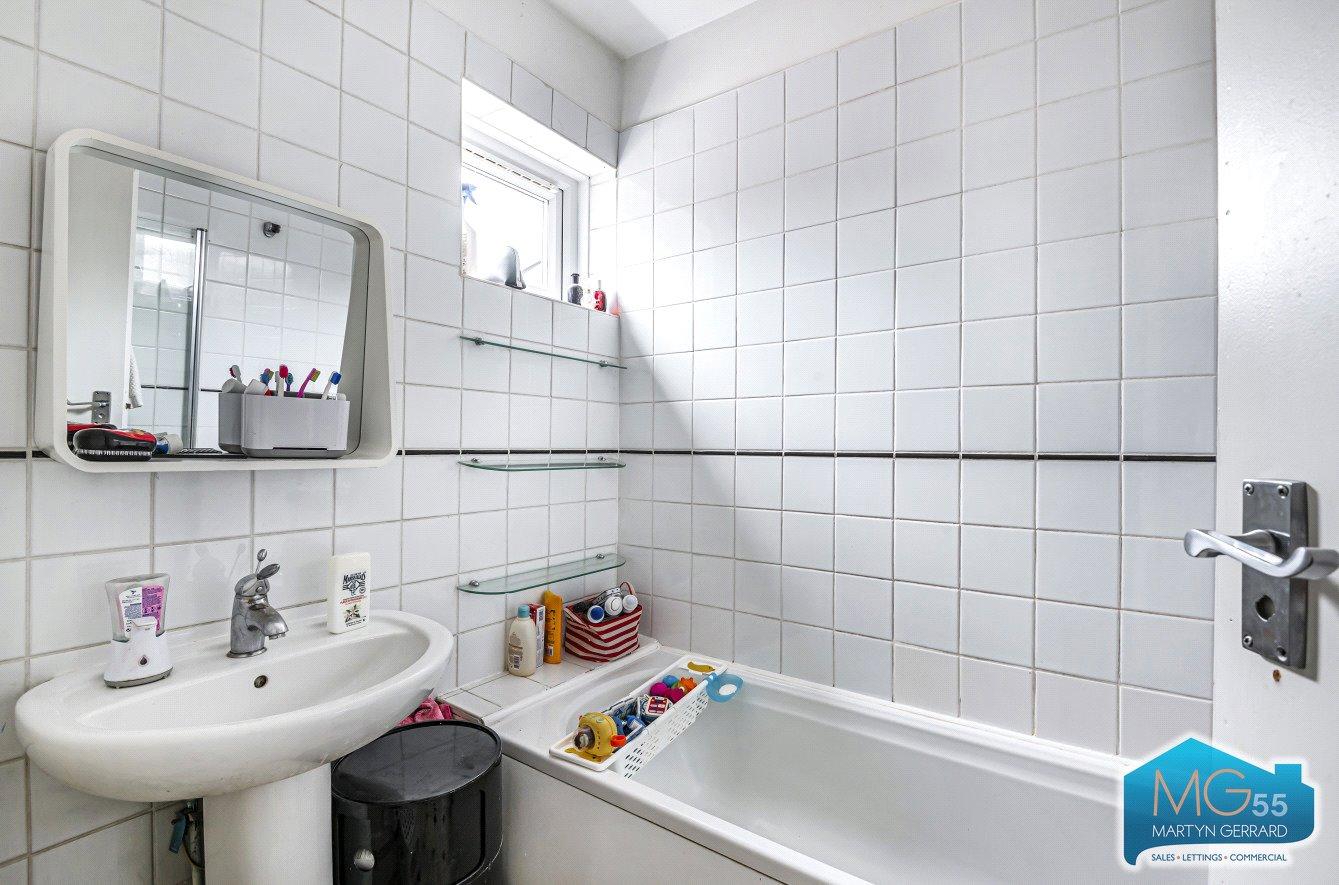 2 bedroom Apartment to rent - Martyn Gerrard