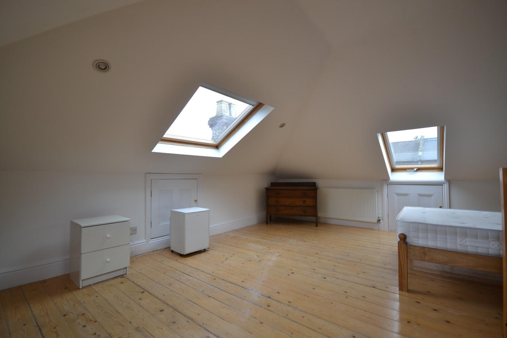 3 bedroom Apartment to rent - Martyn Gerrard