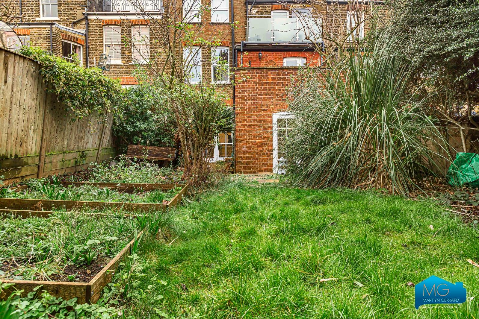 1 bedroom Ground Floor Flat to rent - Martyn Gerrard